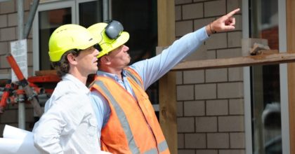 O “controle conectado” também envolve o uso de equipamentos sem operador sempre que possível.