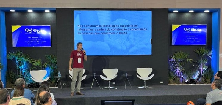 Guilherme Quandt, Diretor de Estratégia da Indústria da Construção da Softplan, palestra sobre integração da cadeia da construção no 96º ENIC - 2023.