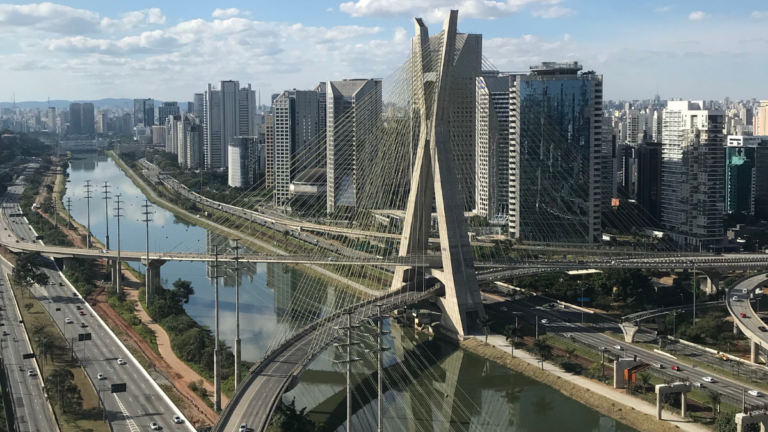 O que é ponte estaiada, pra que serve e como é construída?